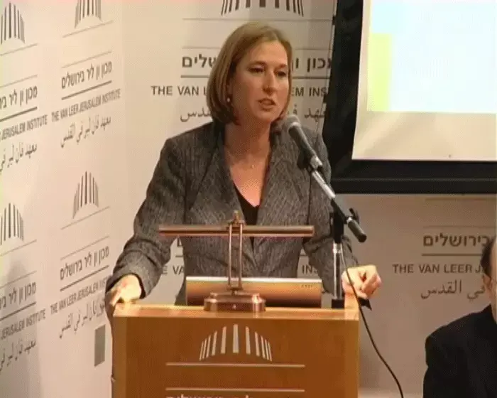 לבני: שיקולים פוליטיים פוגעים בחינוך