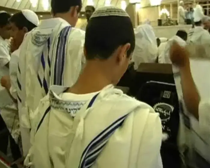 בר המצווה הגדולה: 400 נערים חגגו בי-ם