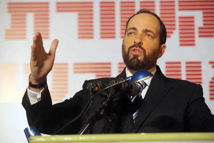 "אטיאס וליברמן מתחרים מי יותר גזען"