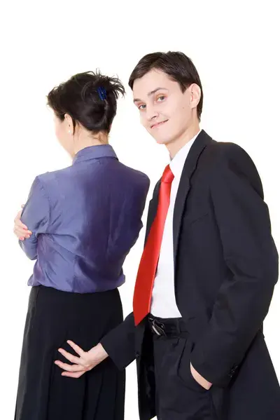 השריקה לעבר הנשים הפכה לכמעט קטלנית
