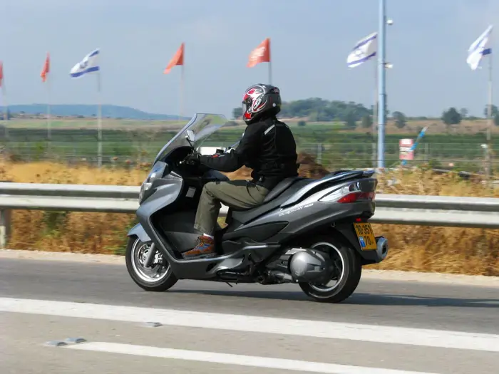 האב האופנוען הפקיר את בנו הפעוט ונמלט