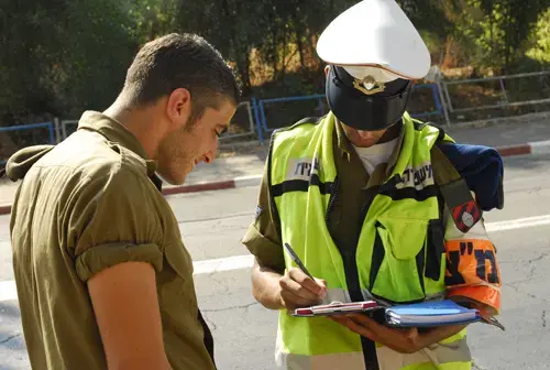 חשד להתעללות: כוויות, השפלות ואיומים בכלא 4