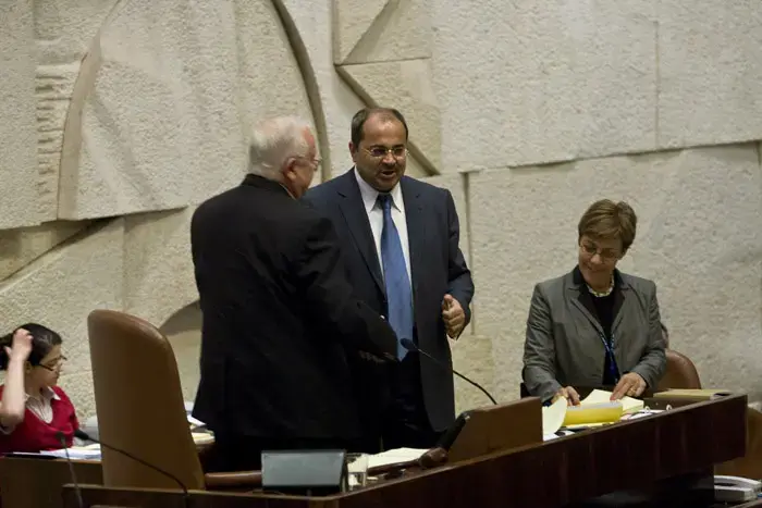 טיבי מאשים: מערכת המשפט מפלה ערבים לרעה