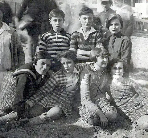 הרימו עוגן: האלבום המשפחתי של נורית בת-יער