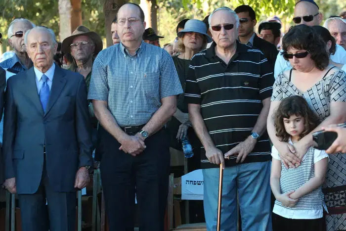 לונדון לא מחכה ליעלון: חושש שייעצר