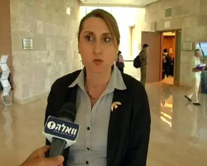 מי שם את הנשים בצה"ל מאחורי דלתיים סגורות?