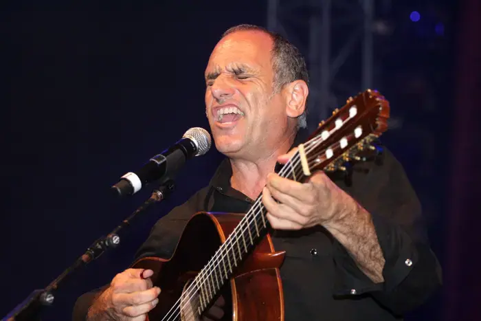 דויד ברוזה יוציא אלבום משירי טאונס ון זנט