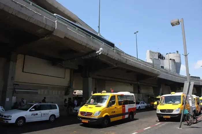 נהגי המוניות זועמים: מחירי הדלק קוברים אותנו