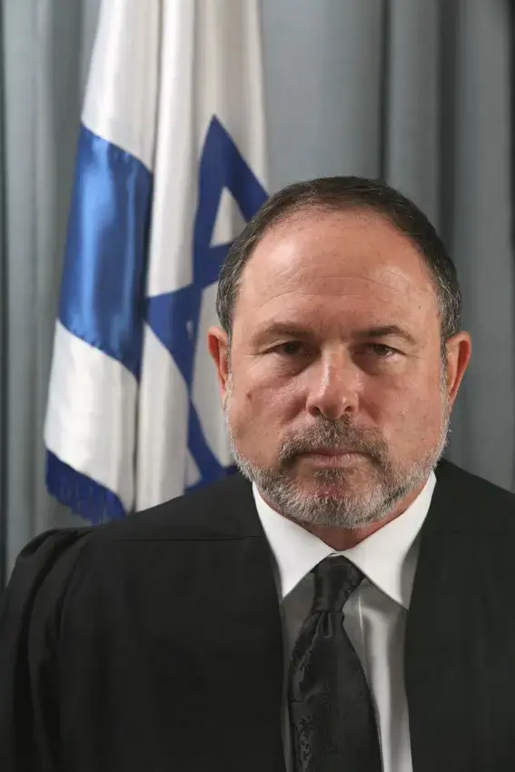 המשטרה תבקש לחקור באזהרה את שופט העליון דנציגר