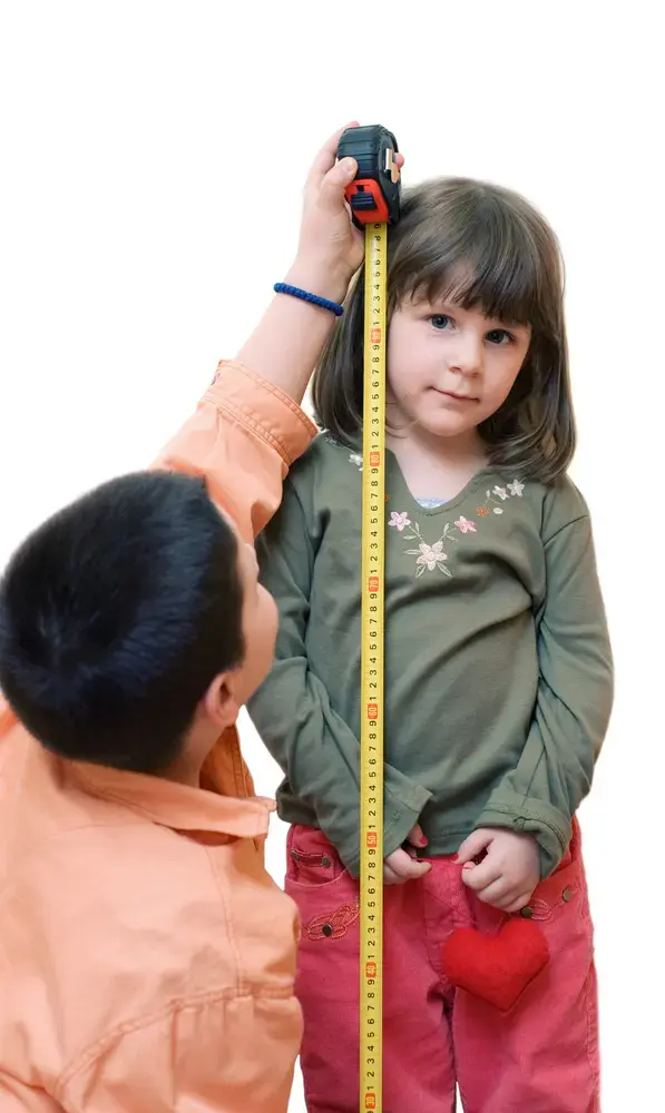 גם הילד שלכם הכי קטן בכיתה?