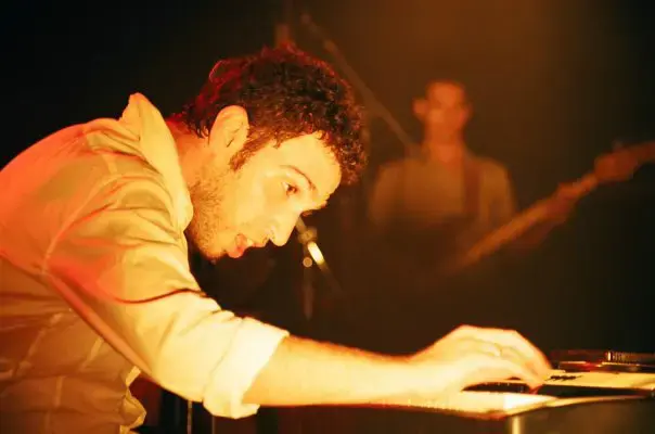שלומי שבן מגיע ל"סיפורים באוזן"