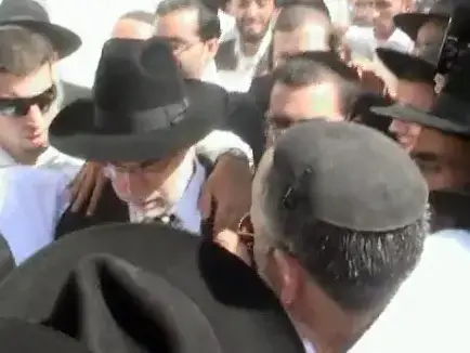"בניזרי צריך לבקש חסות ממדינה ערבית"