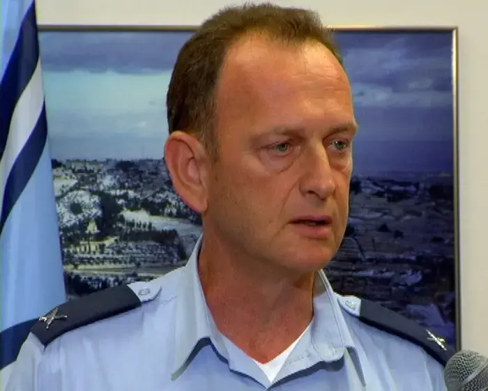 מחשש שייעצר: האלוף לוקר ביטל נסיעתו ללונדון