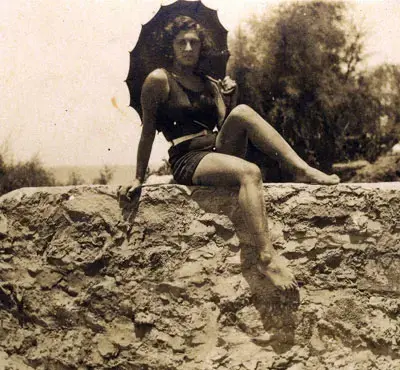 על נשים ושמשיות