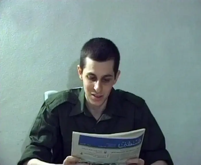 גלריה: עסקת הקלטת, שלב אחר שלב