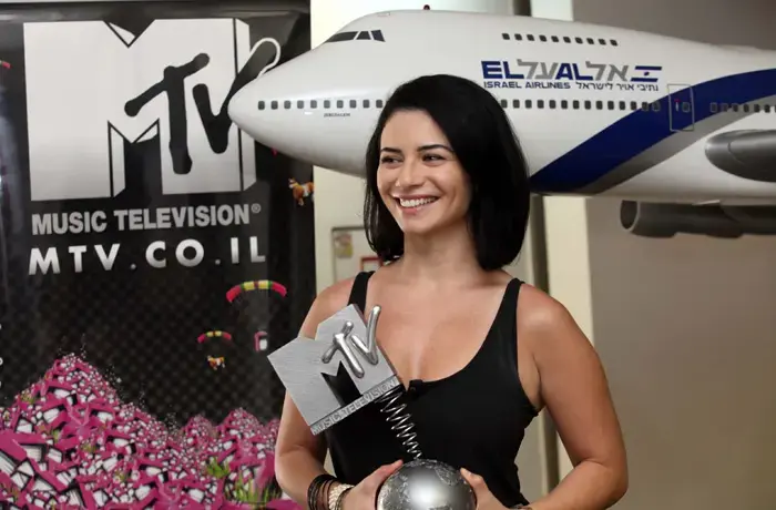 נינט נוסעת לטקס פרסי MTV אירופה