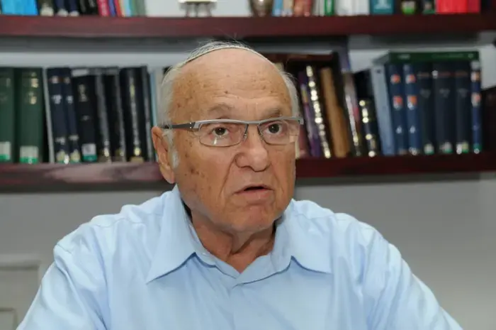 נאמן:"גורמים פוליטיים מלבים את האש"