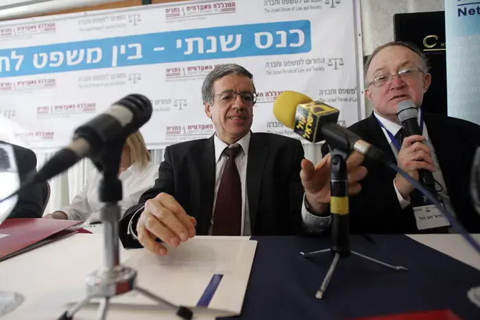 פרידמן: "מזוז מייחס לעצמו סמכויות לא לו"