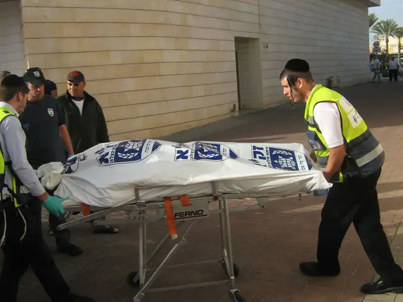 בן 24 נלכד בתוך דוחס אשפה בפ"ת ונהרג