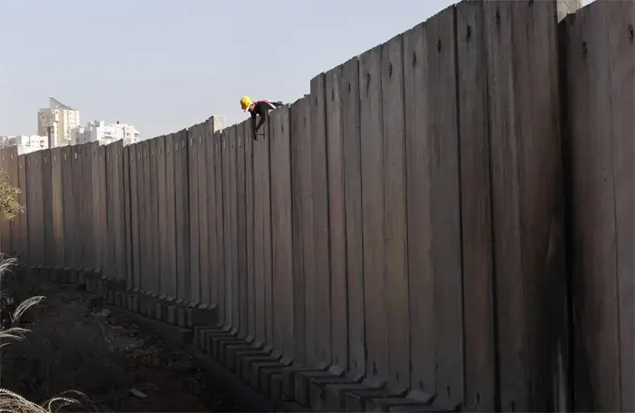 בג"ץ: גדר ההפרדה תקיף לחלוטין את הכפר וולאג'ה