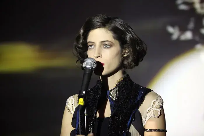 אפרת גוש חוזרת