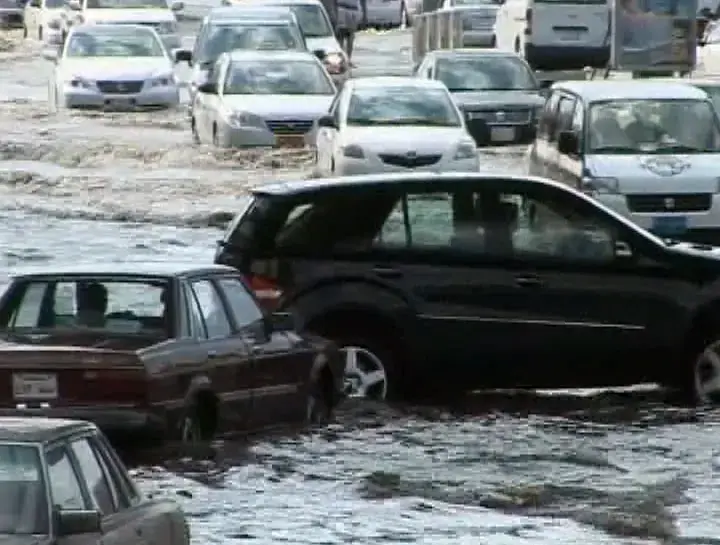 השמיים מעכבים את מצוות העלייה לרגל למכה