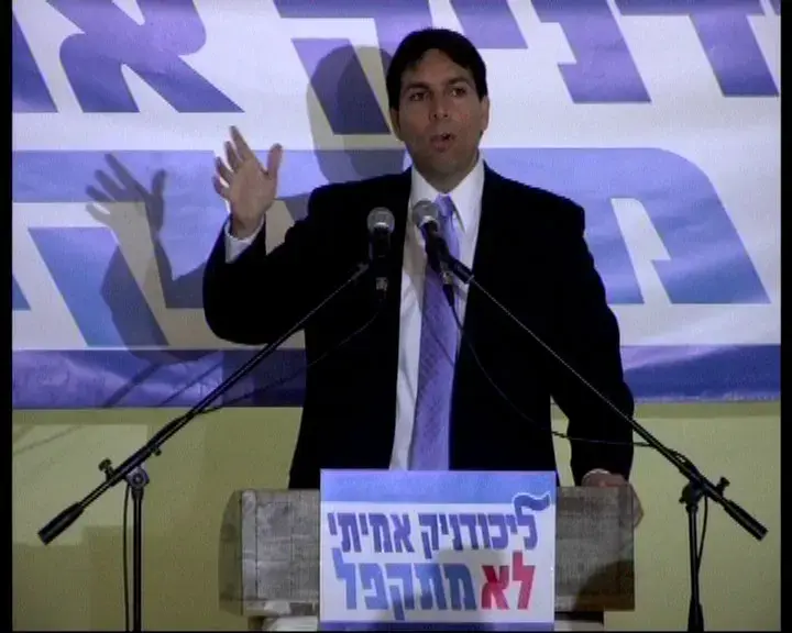 פעילי ימין הפגינו, השר יעלון עזב את קריית ארבע