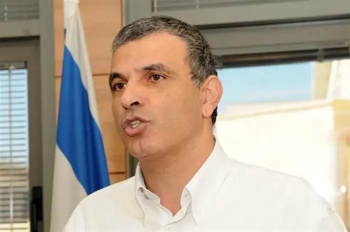 "נבחן שימוש בתשתית חברת החשמל לסלולרי"