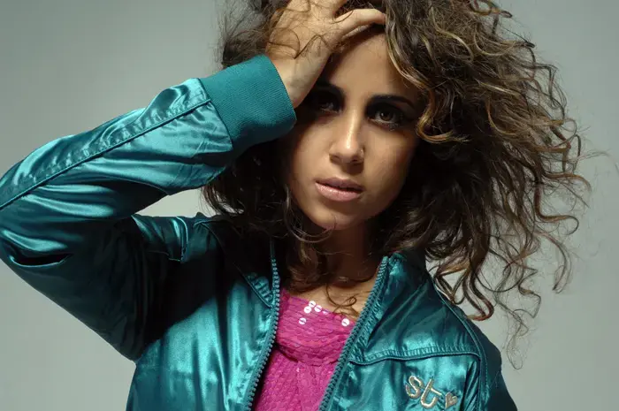 בכורה: ליאל קולט - "קווים אדומים"