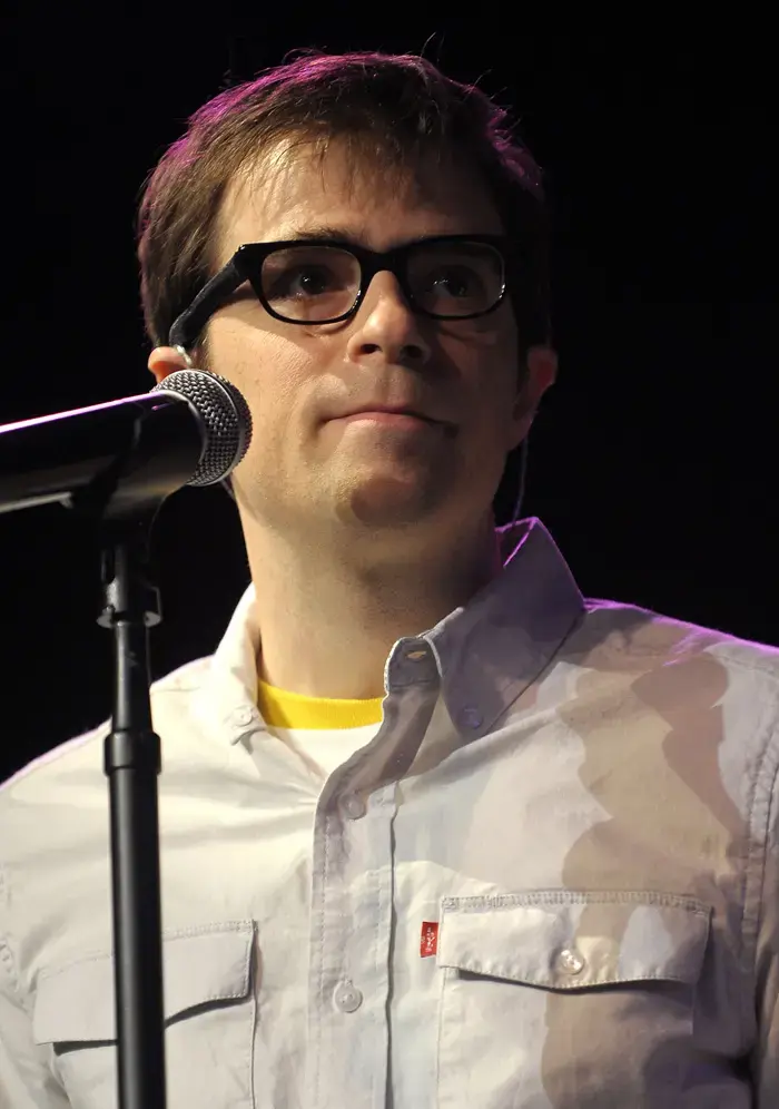 סולן להקת Weezer נפצע בתאונה, הטור של הלהקה בוטל