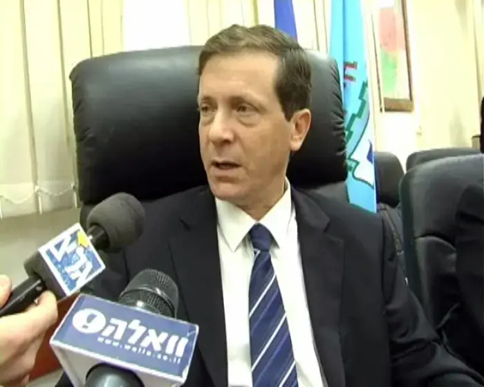 השר הרצוג: לפצות מתנחלים שייקלעו למצוקה