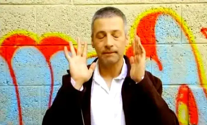 אייל שכטר - "הדוגמנית"