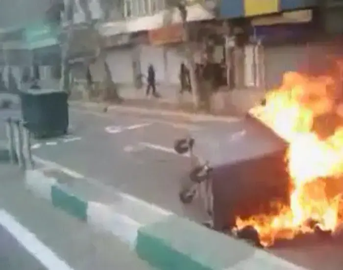 "אחיינו של מוסאווי נהרג בהפגנות באירן"
