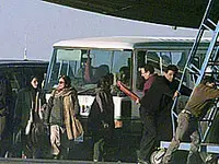 בני הערובה חוזרים הביתה