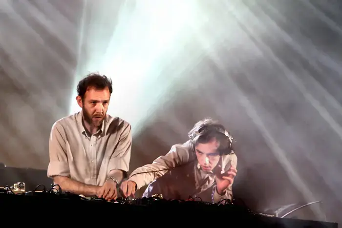 ההרכב 2Many DJs מגיע לישראל