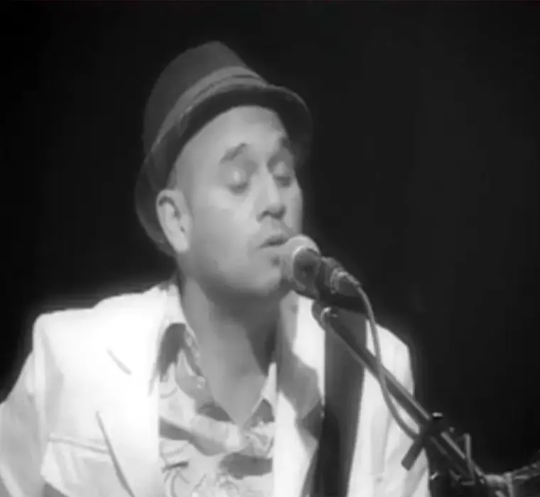 דודי לוי - "ללא כנפיים"