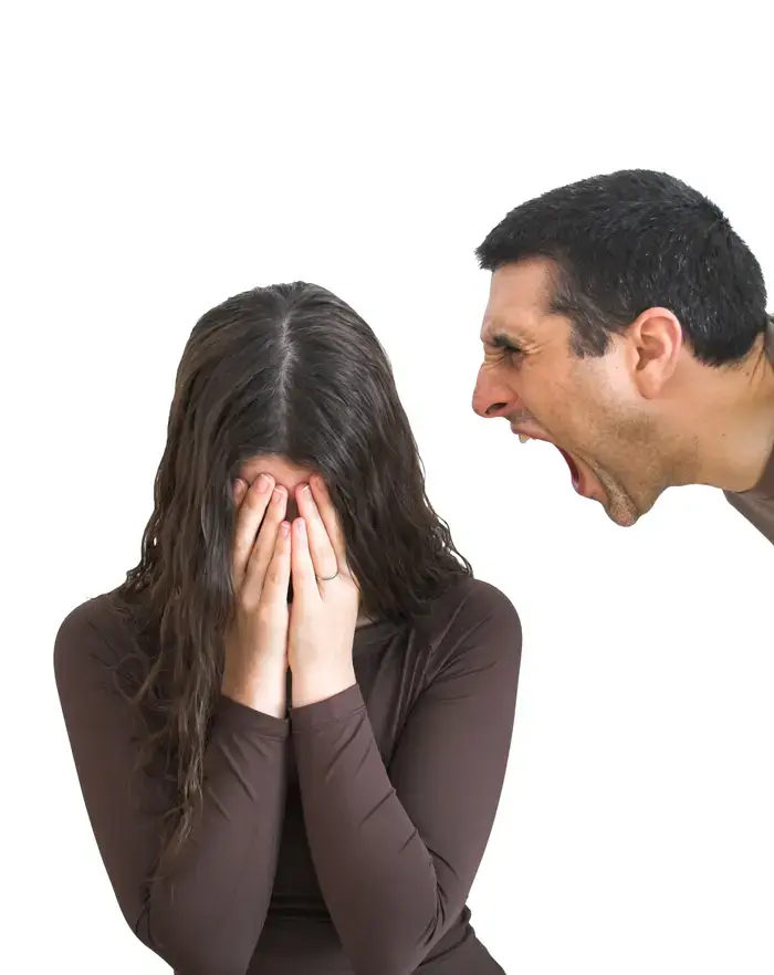 תקף וישלם: צעירה תובעת כמיליון שקל מחברה לשעבר