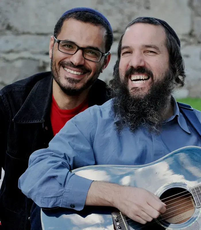 בכורה: המדרגות מחדשים את "על הדרך"