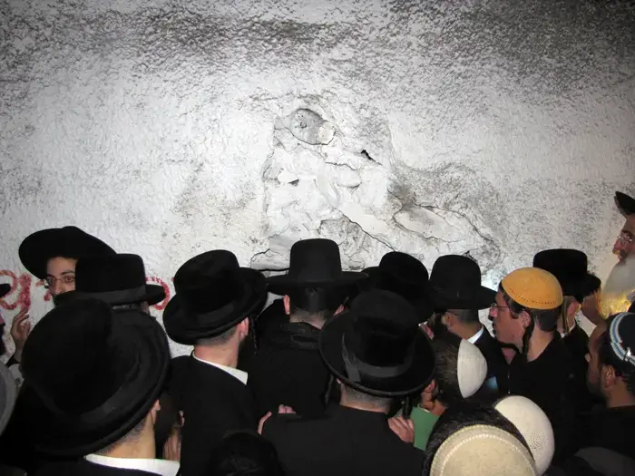 יידוי אבנים בקבר יהושע בן-נון: יהודי נפצע בינוני