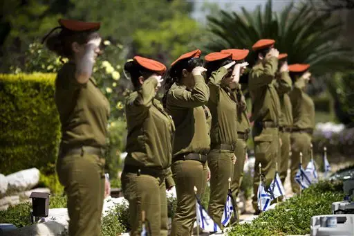 אישום: התצפיתניות ניתקו מחשבים - והלכו לישון