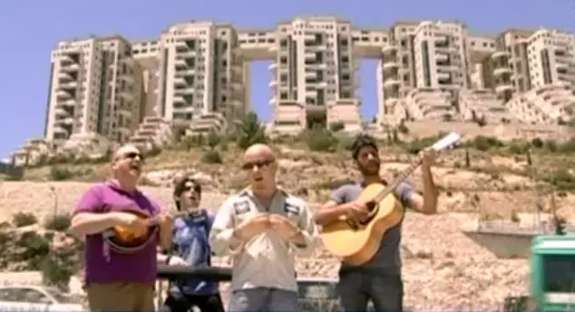 לכבוד יום ירושלים: קובי אוז מבקר בהולילנד