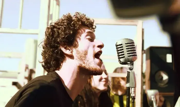 אלישע בנאי עף לברצלונה