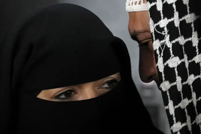 לראשונה נקנסה אישה בצרפת בגלל "חוק הבורקה"