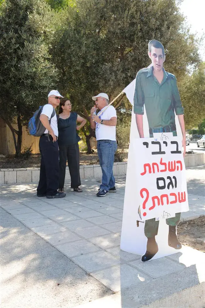 דיווח: המהומות במצרים ישפיעו על עסקת שליט