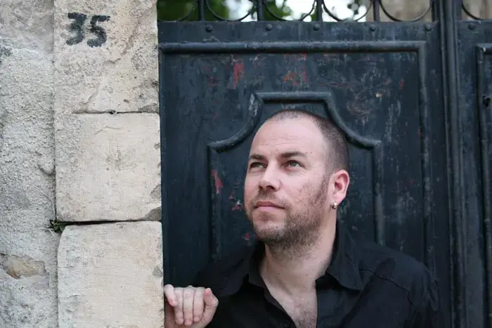 בכורה: אסי זיגדון - "מכלום תקום"