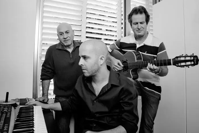 בכורה: עילי בוטנר והפרברים - "קול ממדרונות"