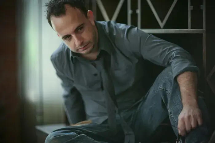 בכורה: אורי זך - "פתאום לבד"