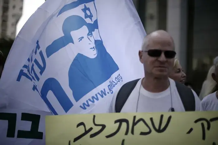 נעצר חשוד בהונאת כספי התרומות של משפחת שליט