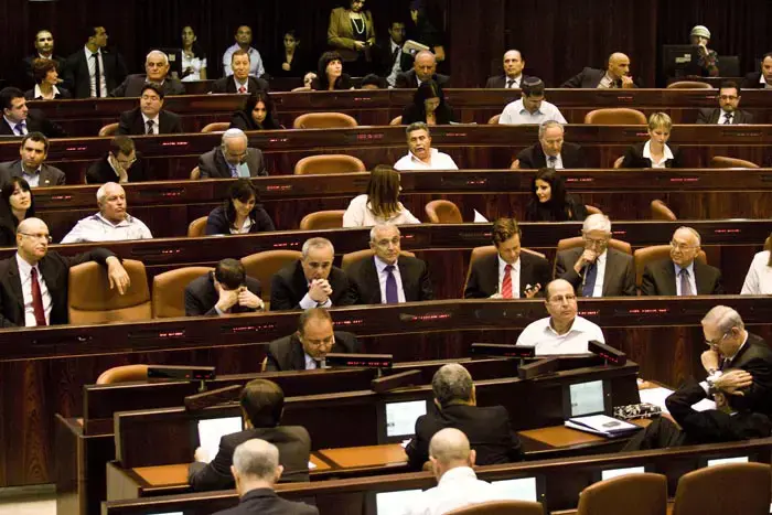 סעודה פרטית ו"קשר עם הבוחר" ברוסיה - הוצאות המפלגות
