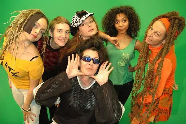 סולנית להקת The Slits הלכה לעולמה
